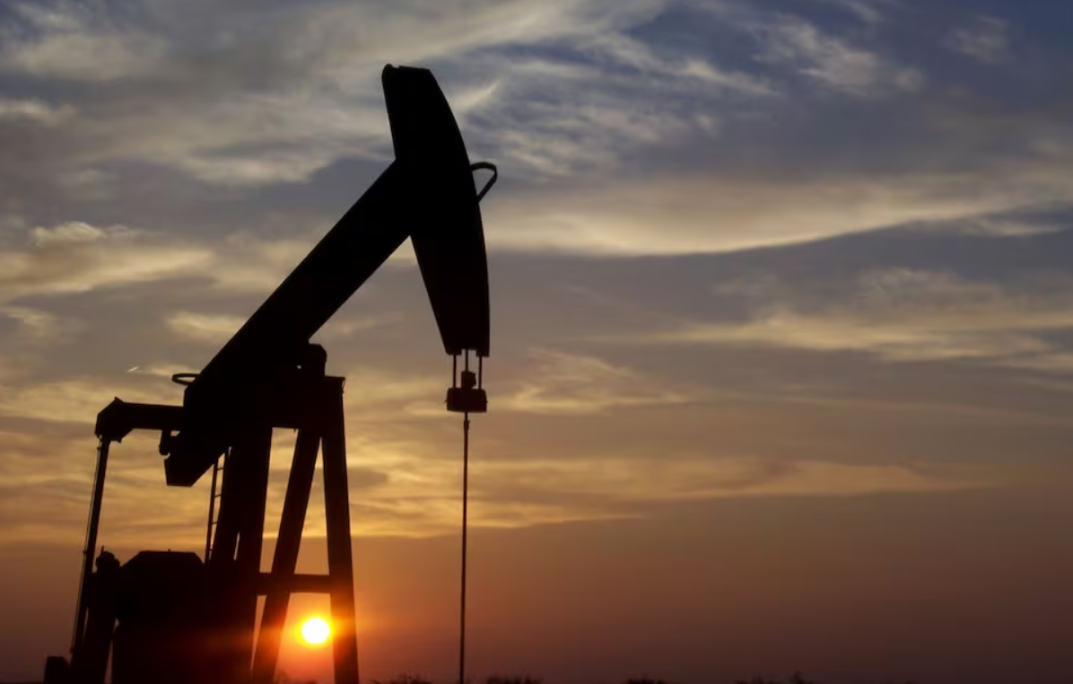 El alza del petróleo ya impacta combustibles.